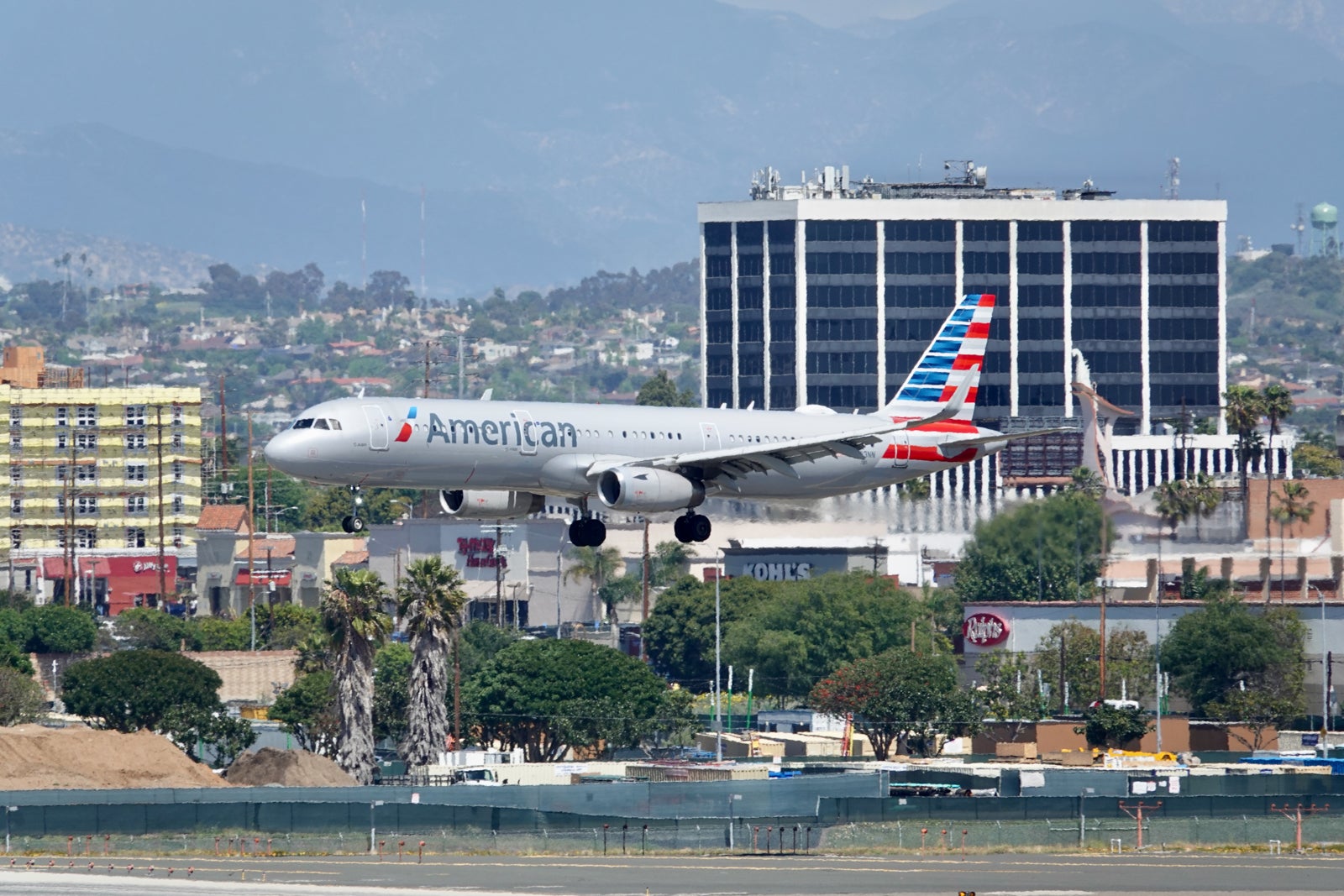American Airbus A321 LAX