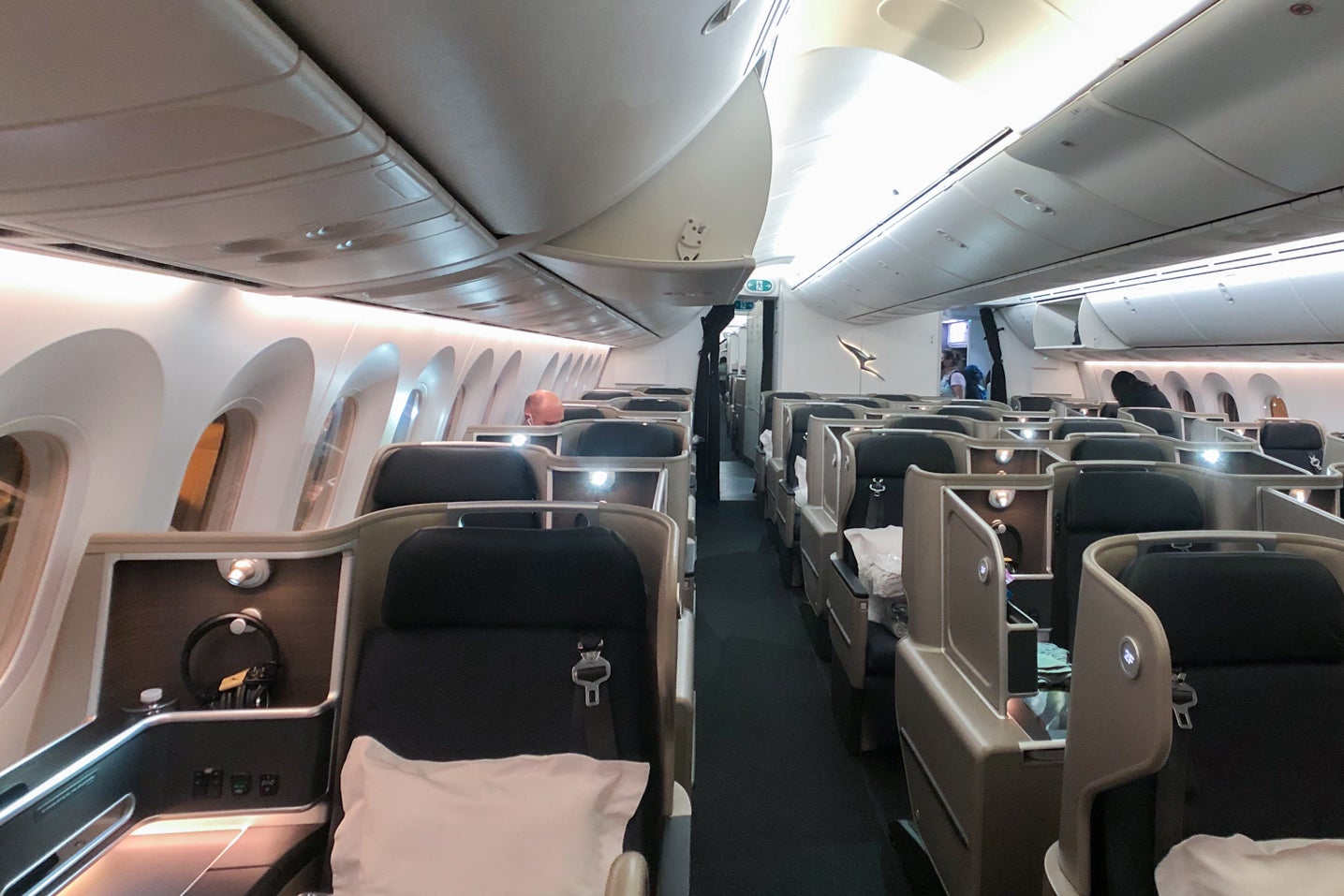 A perfect hop across the Pacific: Qantas 787 business class - The ...
