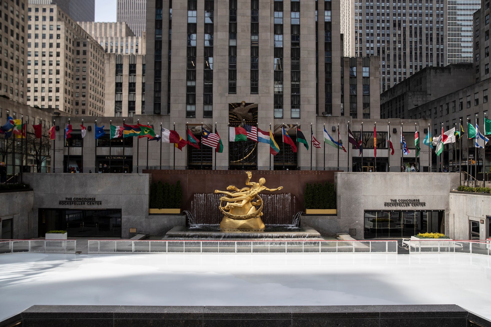 Rockefeller plaza ice skating rink and gold statue
