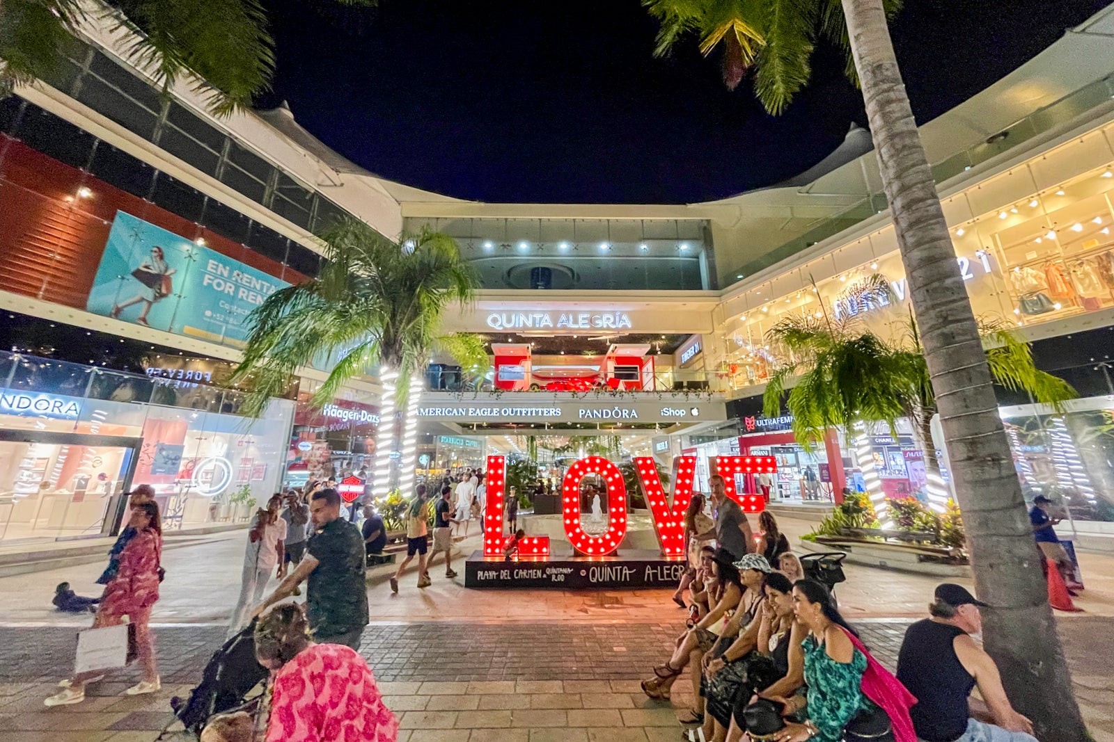 hilton playa del carmen entertainment