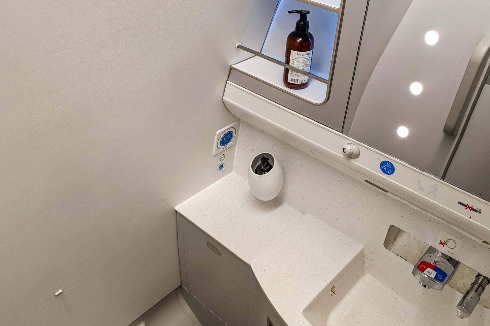 Finnair business lavatory