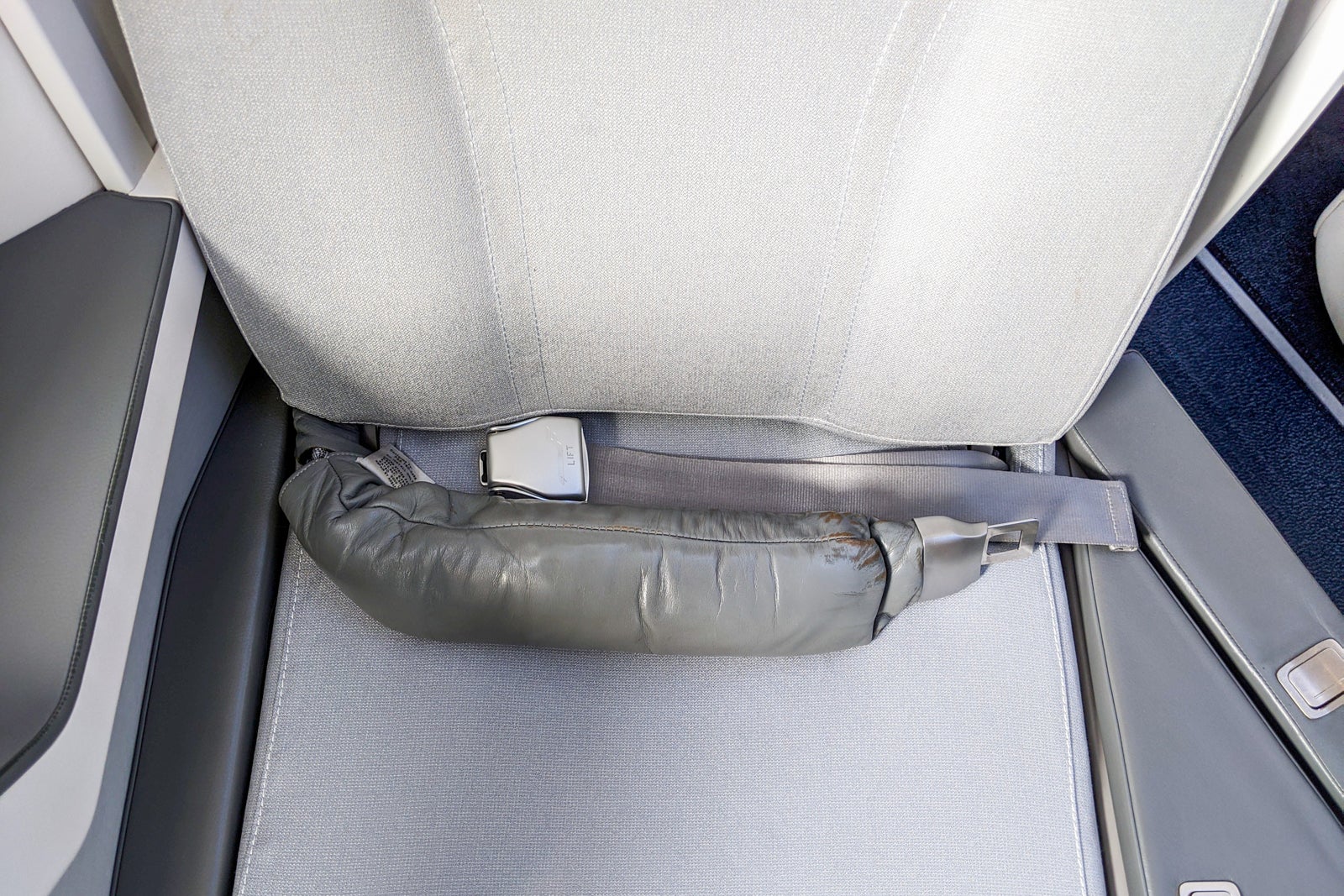 Airbag seat belt