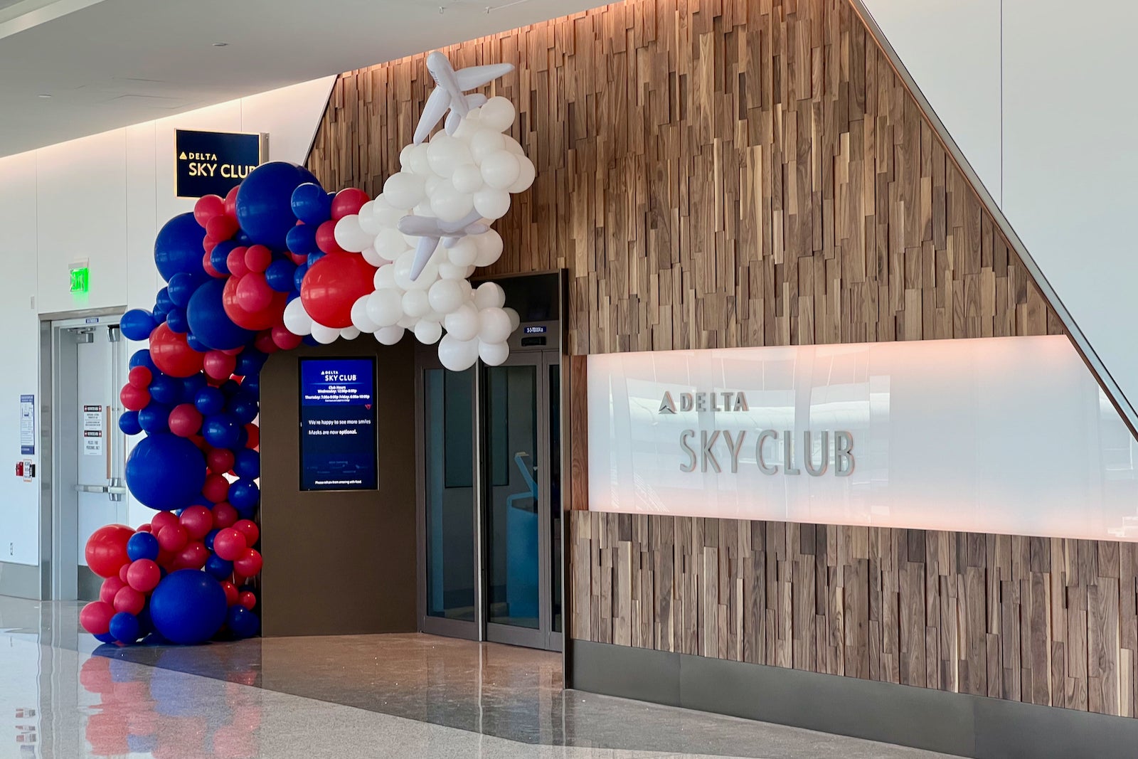 Delta overhauls Sky Club access policy, makes big cuts to reduce overcrowding