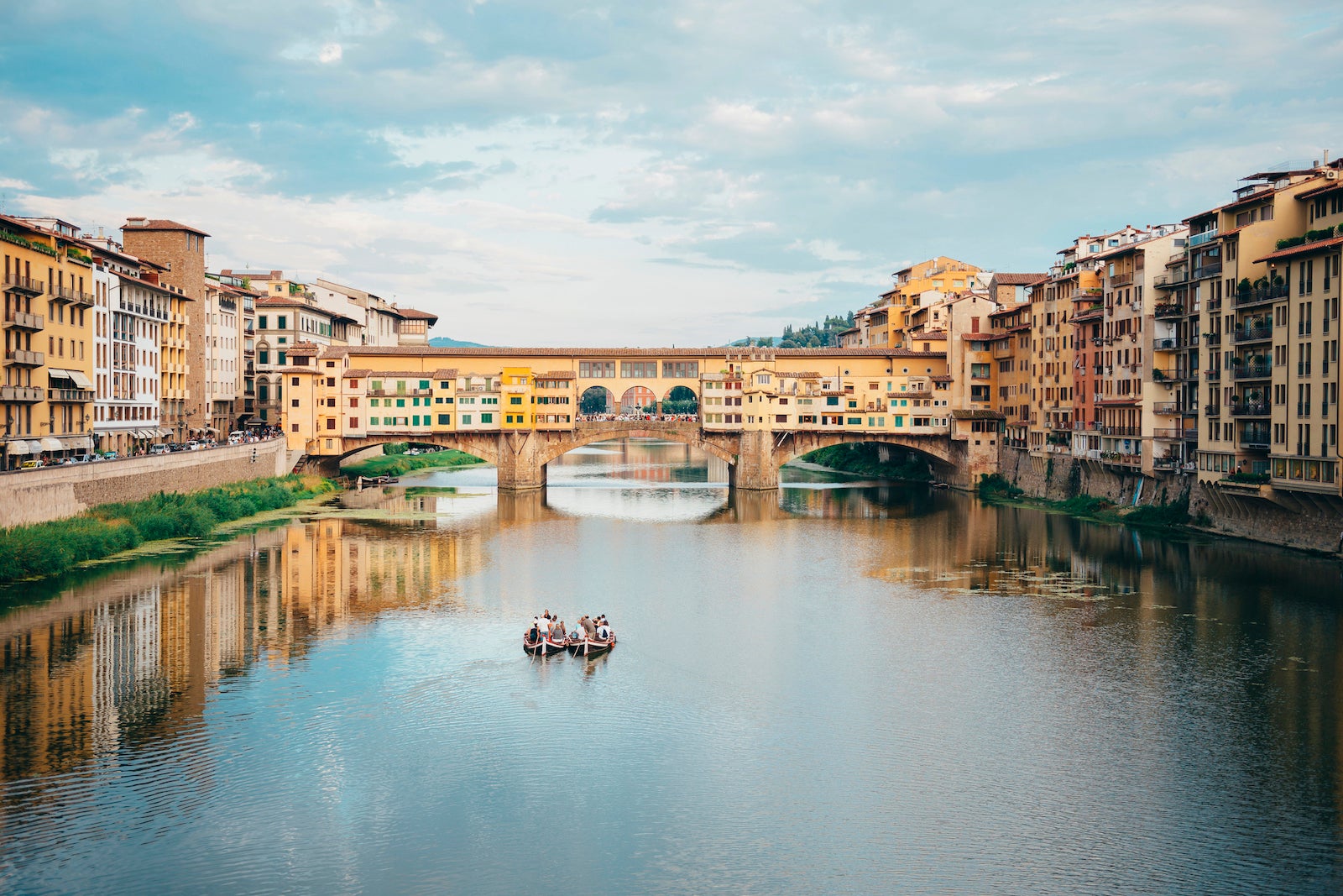 Italy, Florence, River Arno and Ponte Vecchio