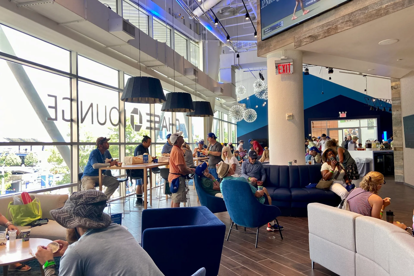 Complete guide to Chase Sapphire airport lounges — and how to get