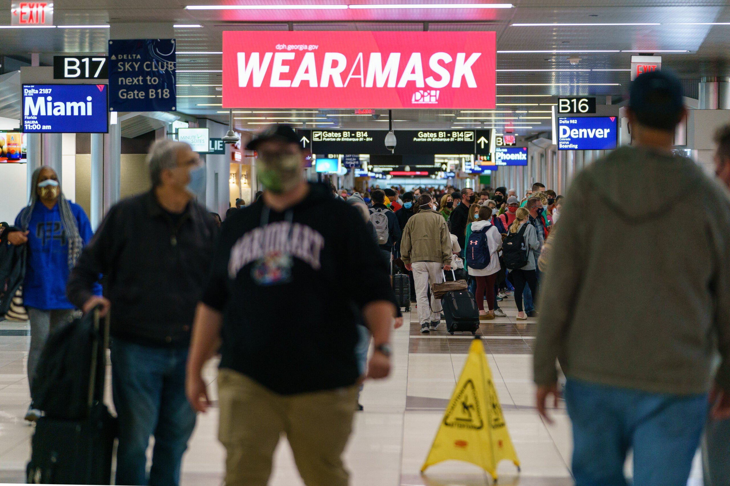 Uncertainty And Confusion Airline Mask Rules End Like They Began The   MASK GettyImages Scaled 