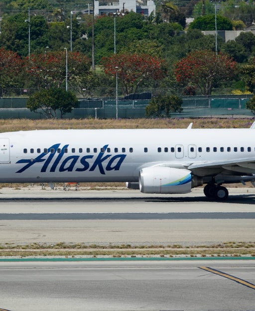 You can now earn Alaska status by buying sustainable aviation fuel credits