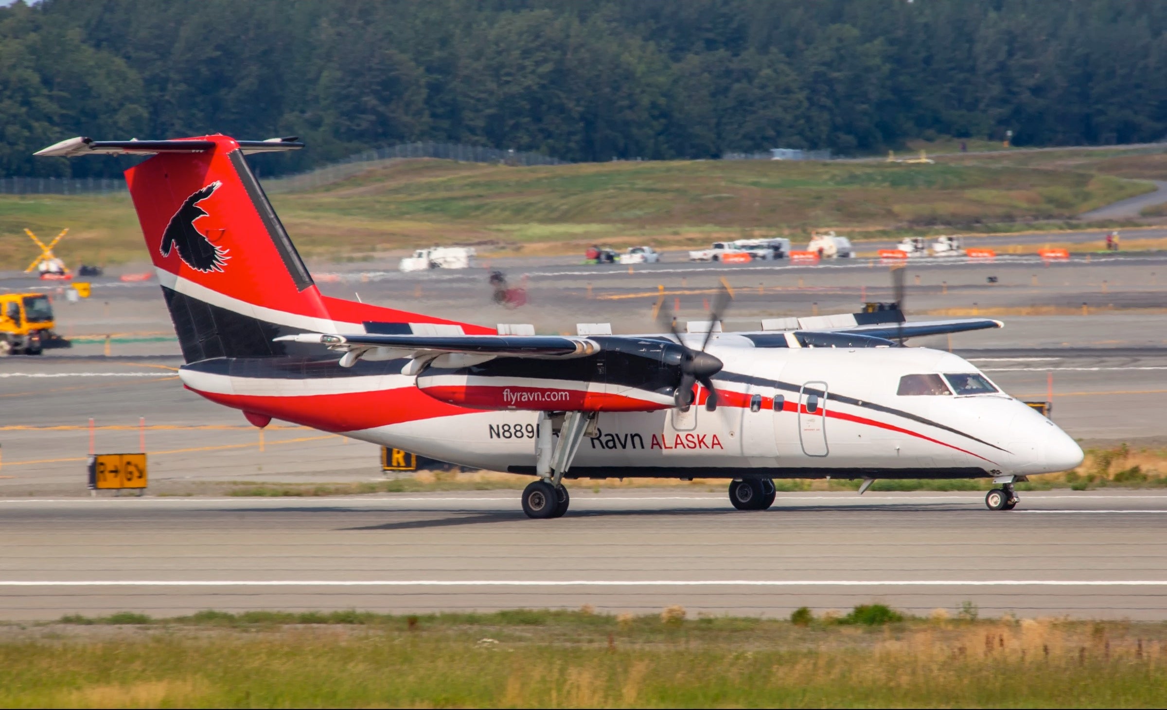 Ravn Alaska plane on the runway