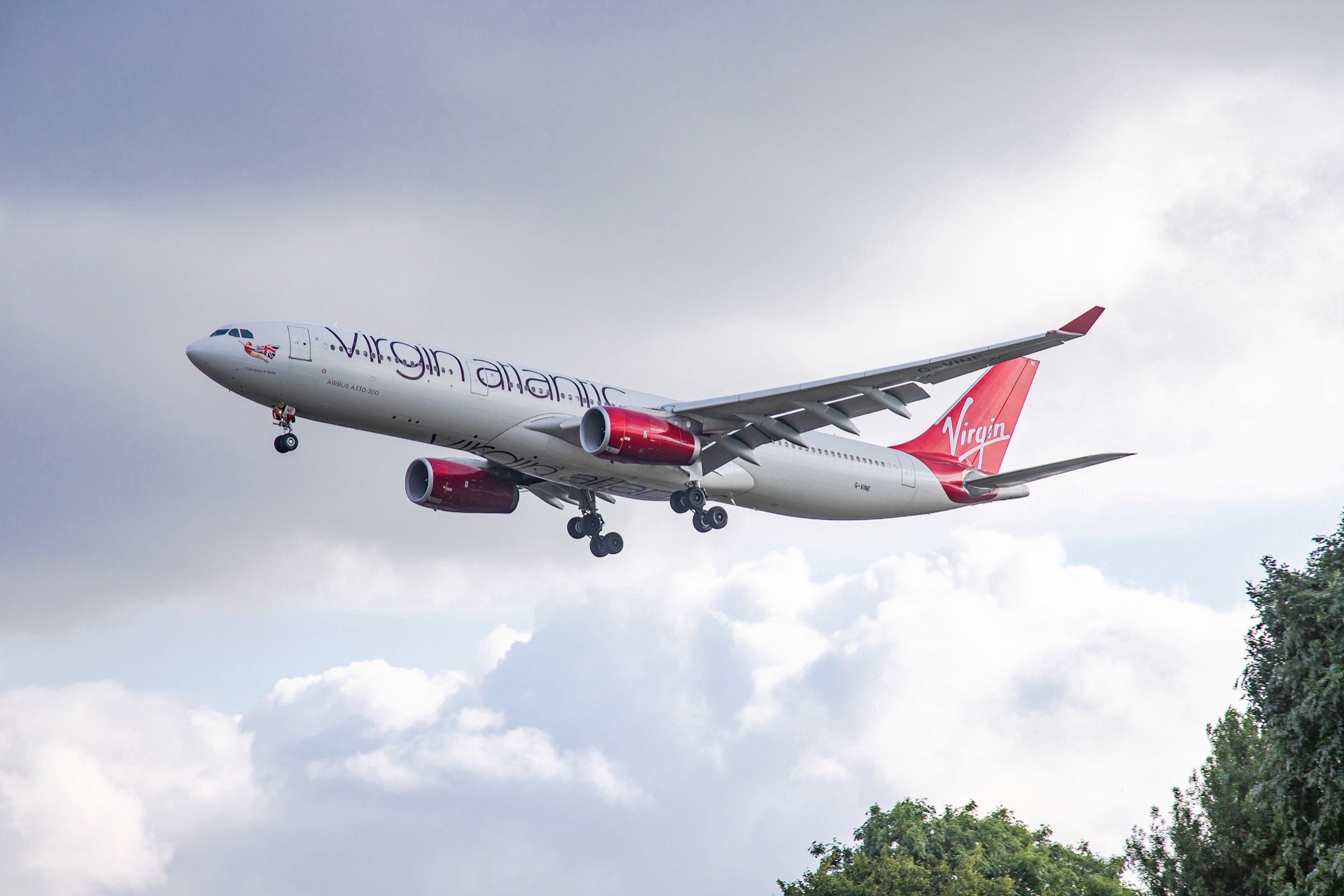 Virgin Atlantic A330-300 on final approach in London