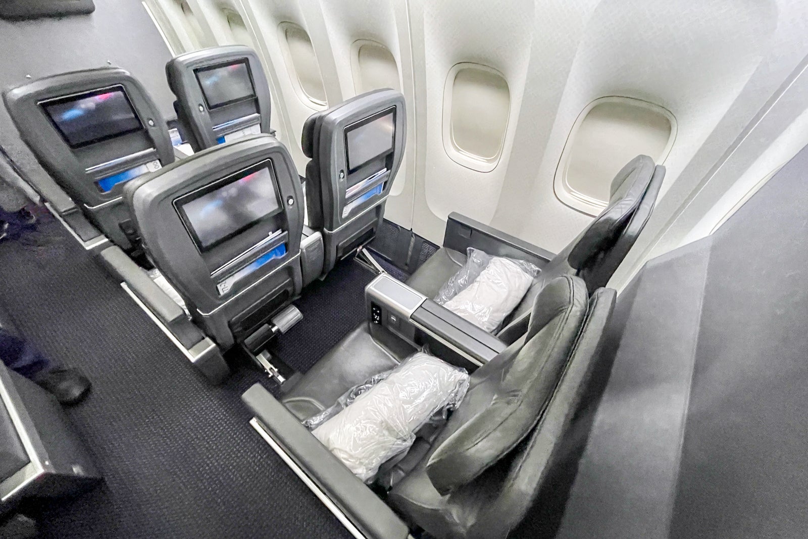 Review: American Airlines premium economy on the Boeing 777-200 - The ...