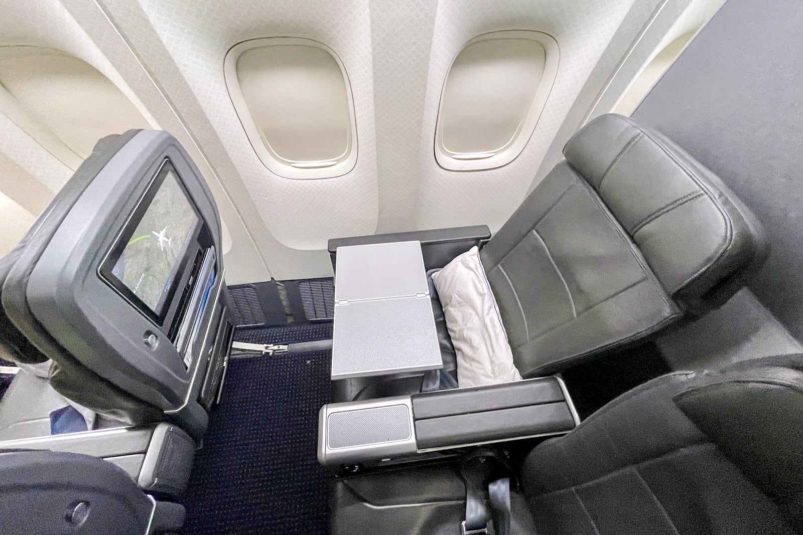 Review American Airlines premium economy on the Boeing 777200 The