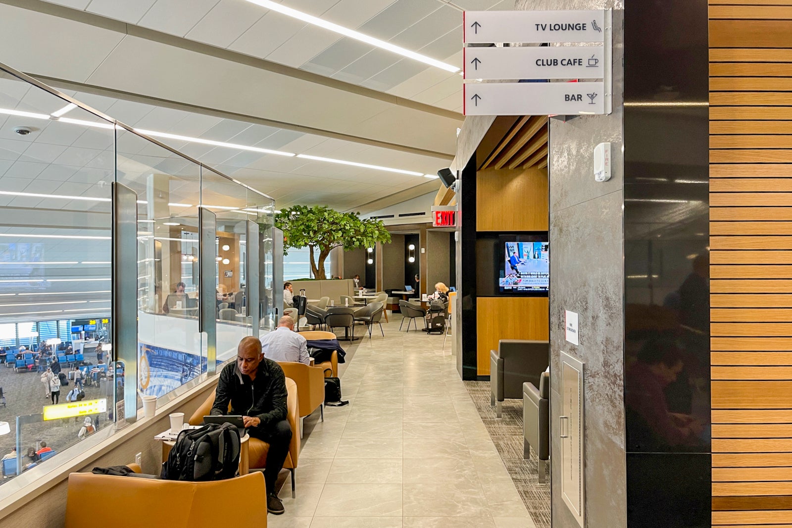 Best Airport Lounges At LaGuardia — And How You Can Get Inside - The ...