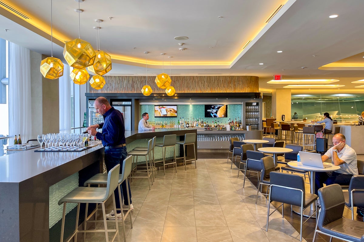 Choosing the best airport lounge at MIA — and how you can get inside ...