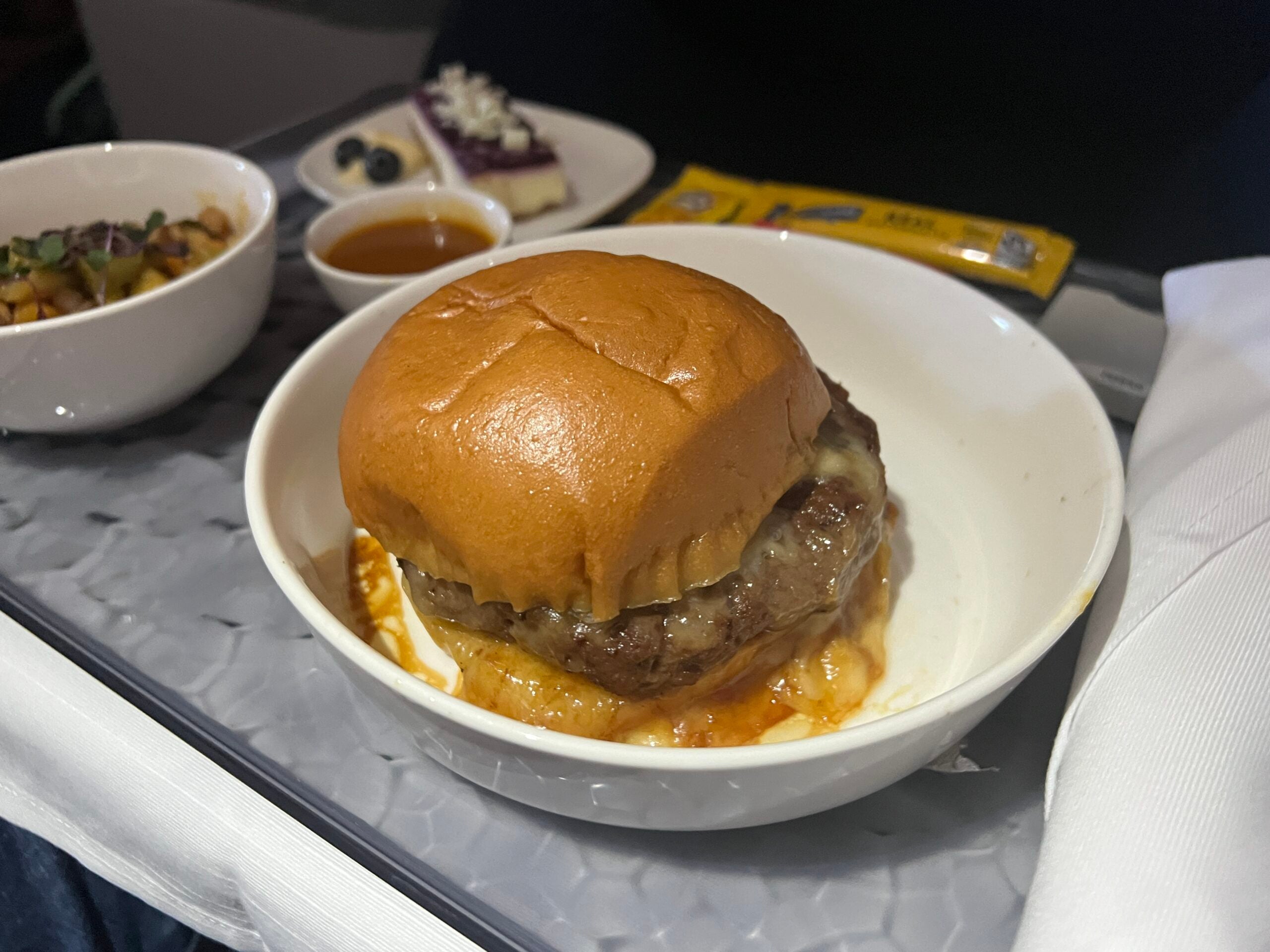 We tried two inflight burgers to see which US airline does it best