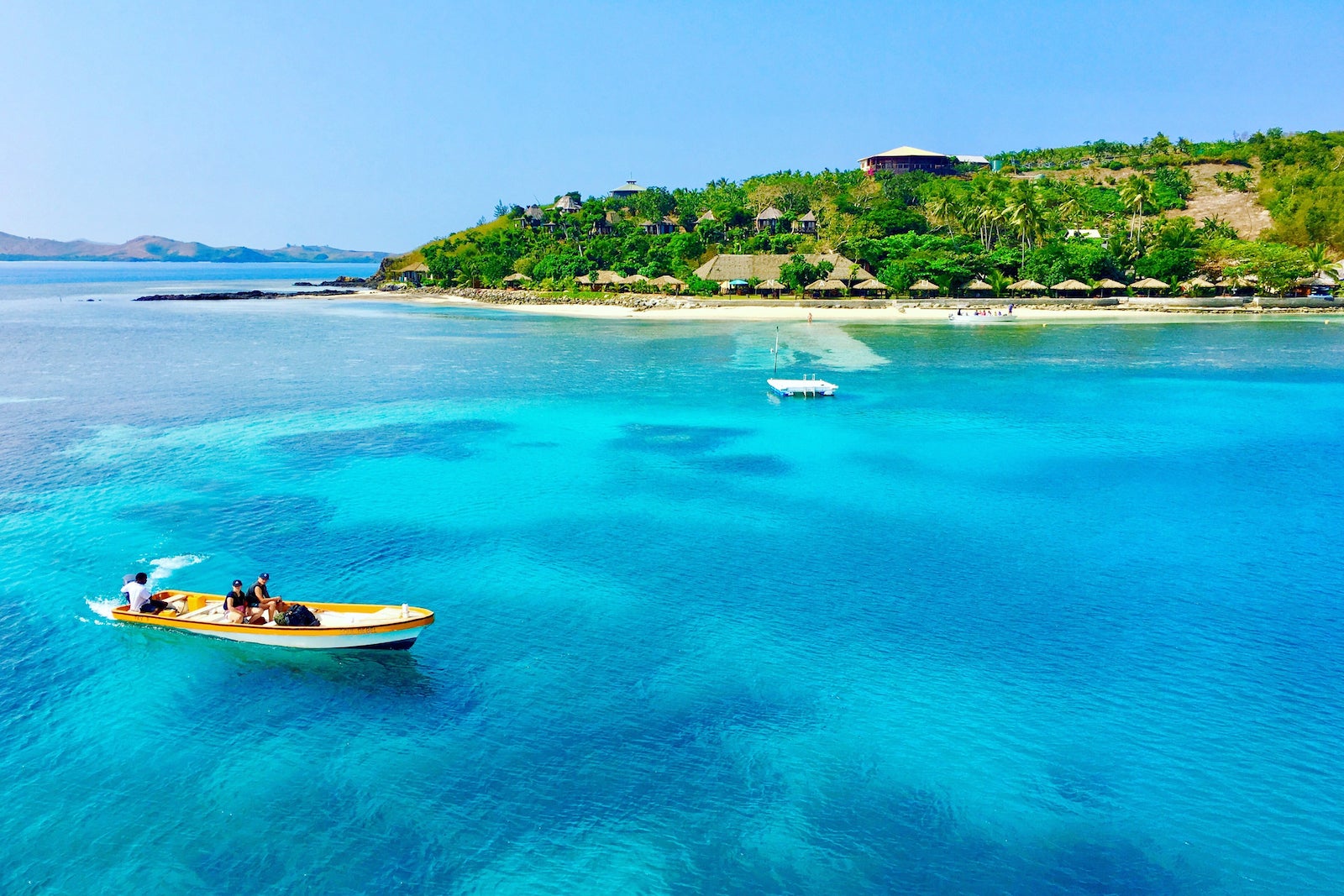 blue water in Fiji