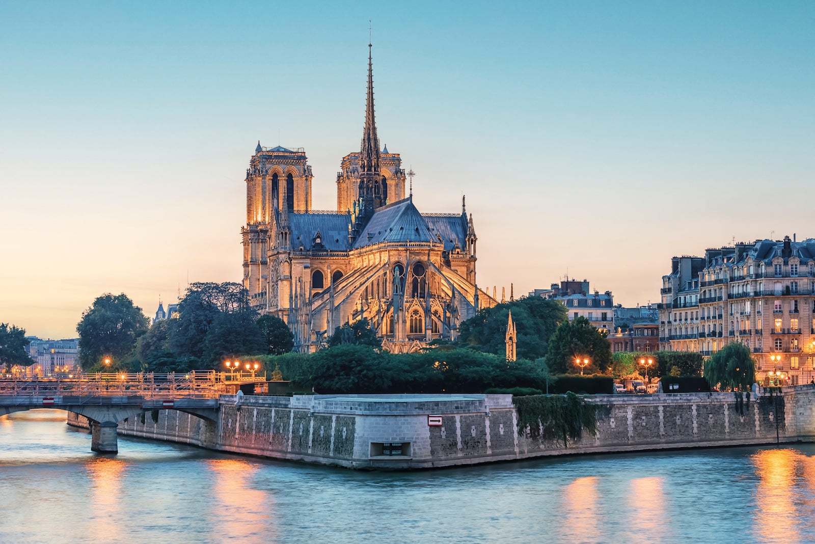Deal alert: NYC travelers can fly business-class to Paris or Milan for $2,300