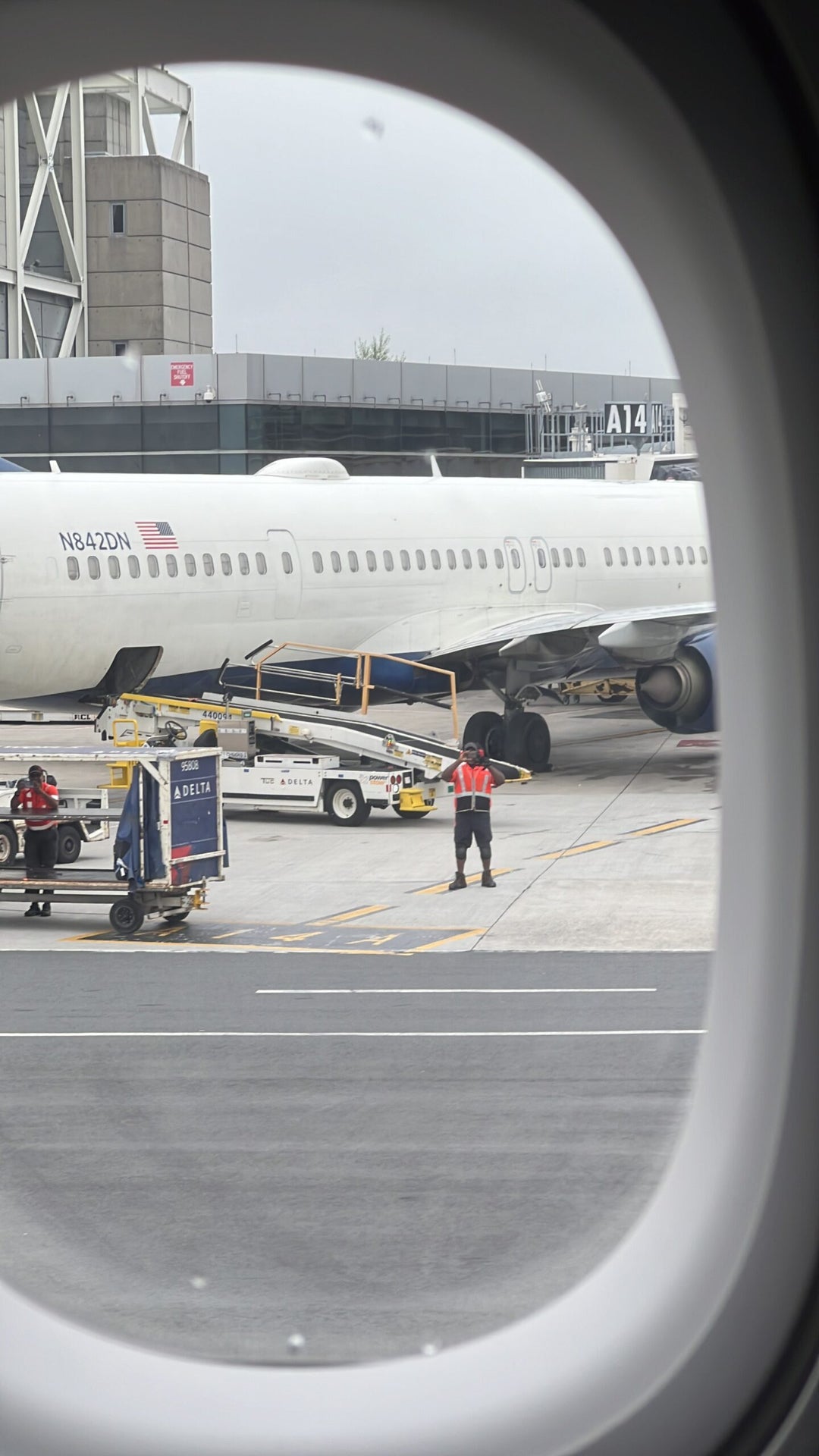 Delta's A321neo Inaugural — How The New First-class Seat Actually Holds 