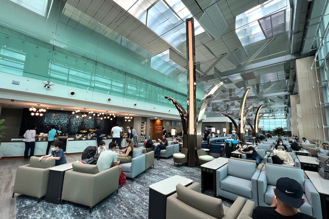 The 8 Do’s And Don’ts Of Visiting An Airport Lounge - The Points Guy