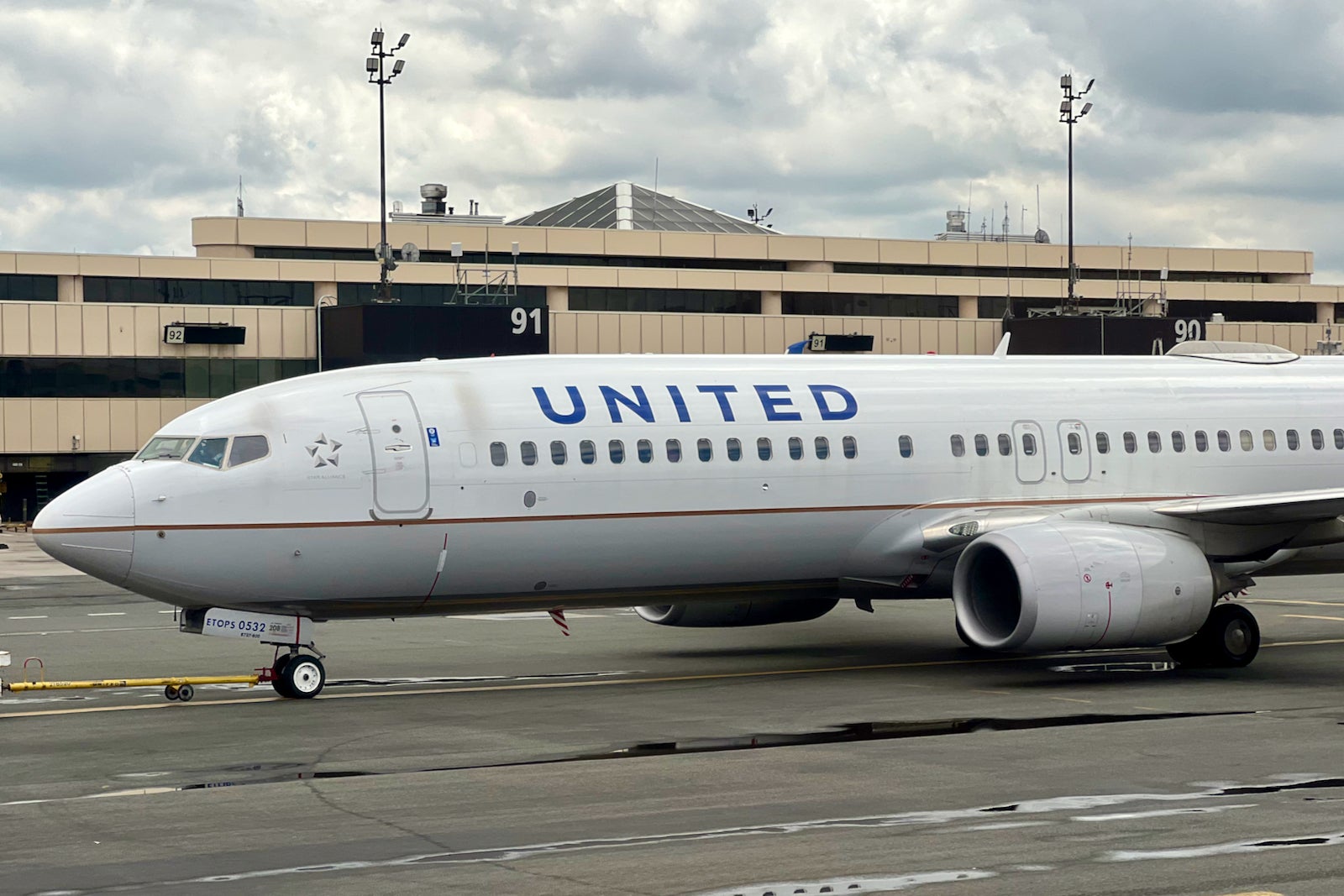 Here's How to Avoid Checked Bag Fees on United Airlines
