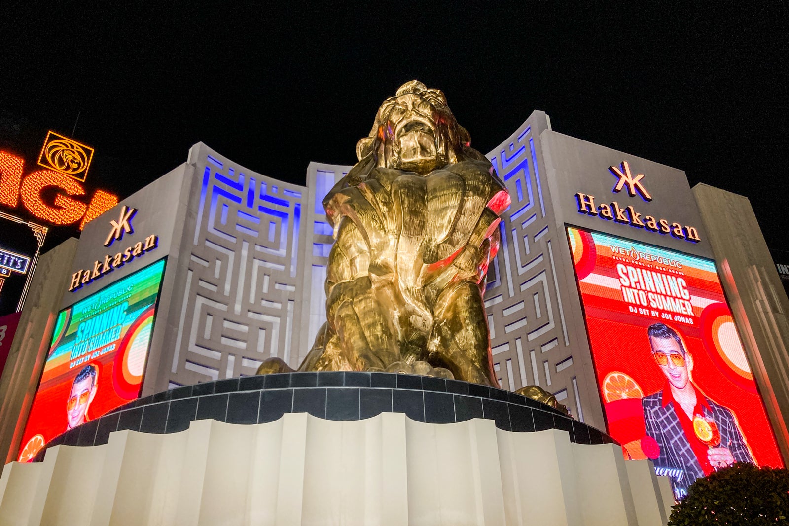 Lion logo MGM GRAND City of Entertainment LV key chain/holder