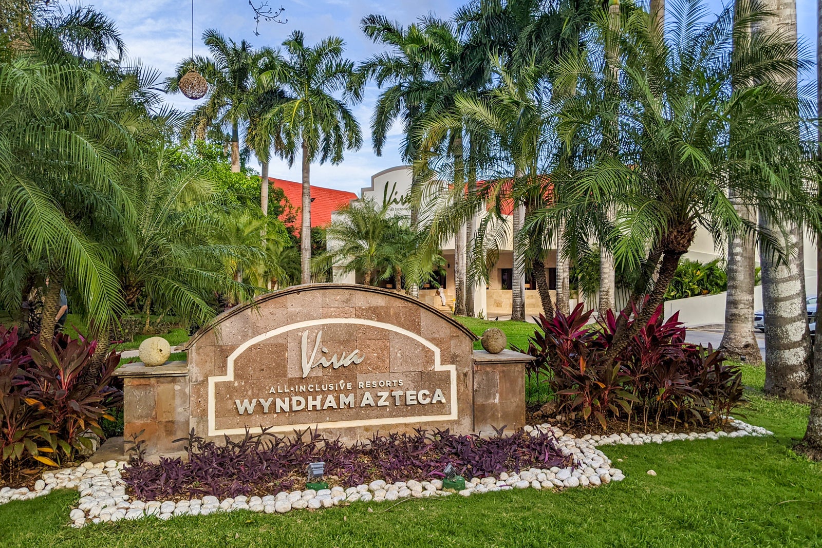 Review: Things to know before booking a stay at Viva Wyndham Azteca ...