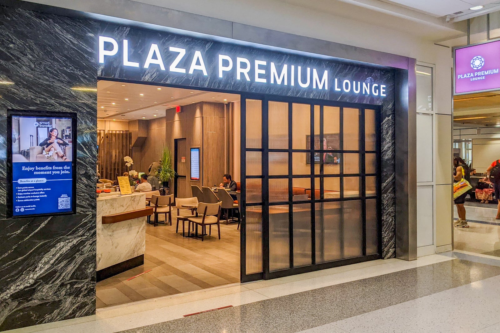 DFW Plaza Premium Lounge