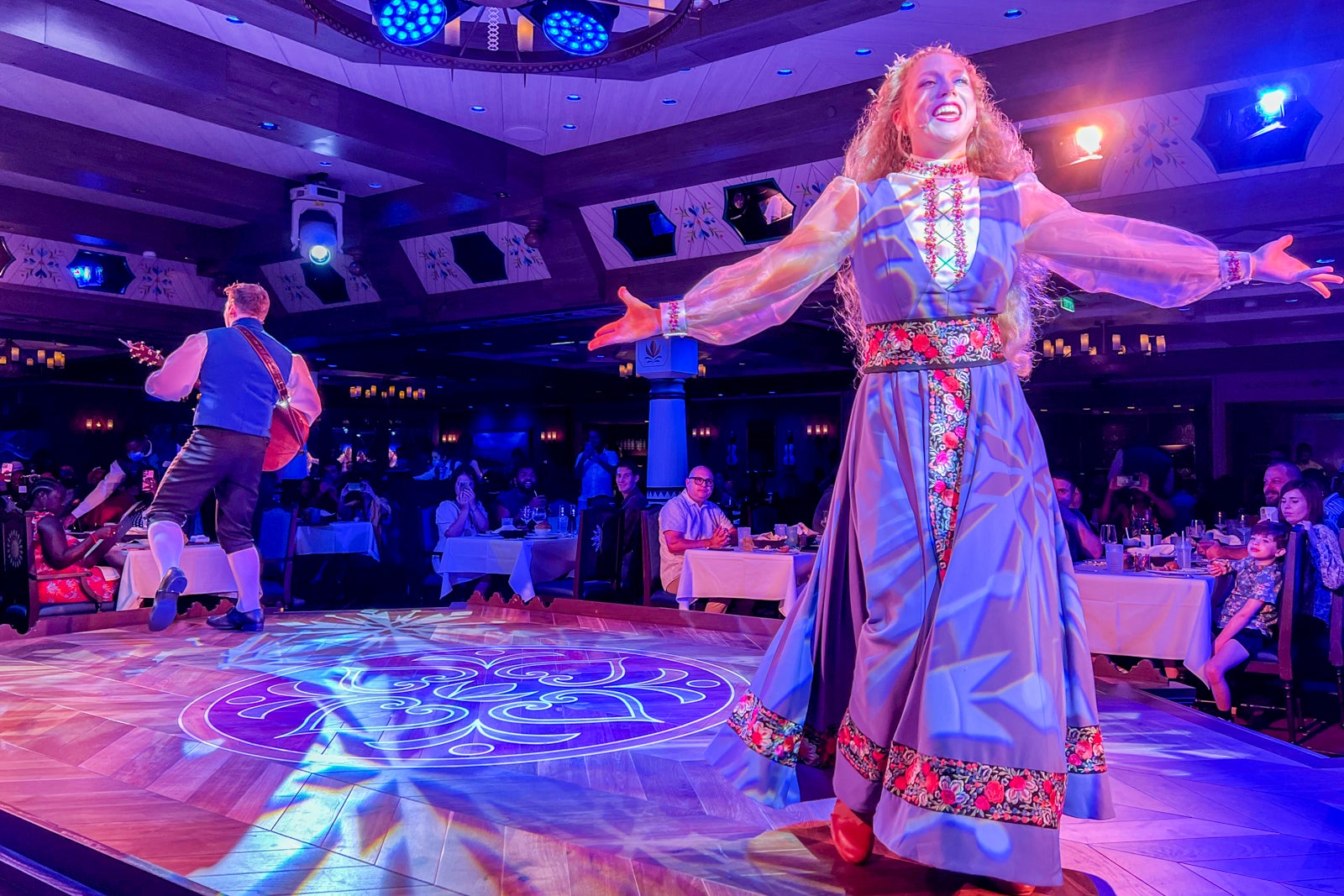 disney cruise frozen restaurant