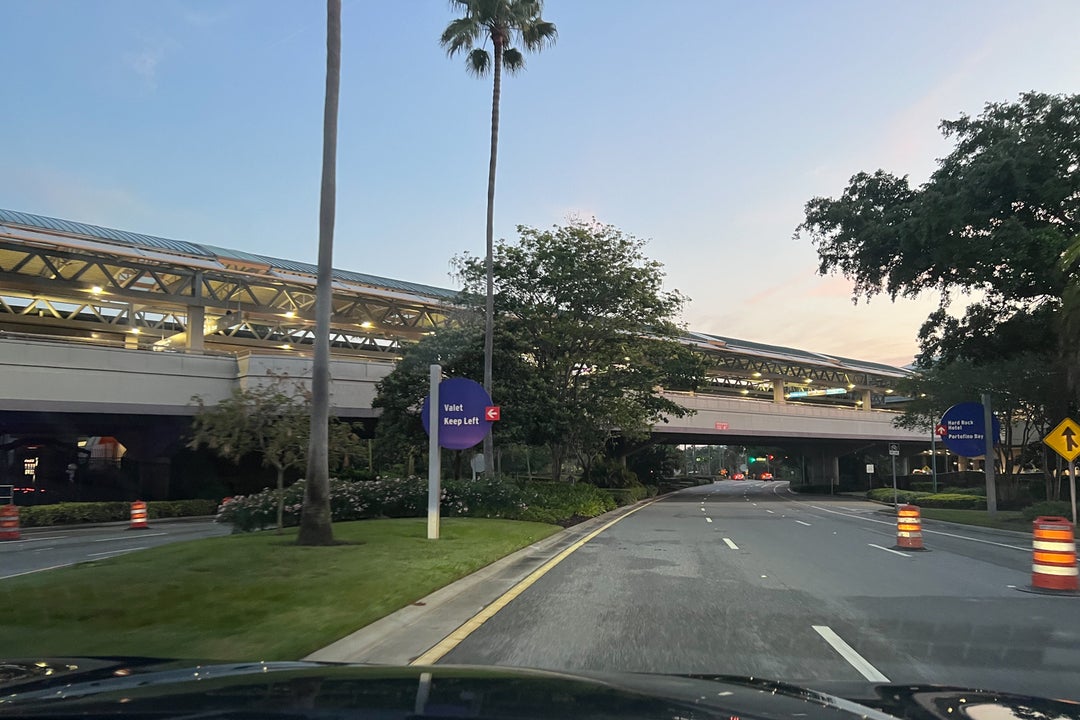 universal islands of adventure valet parking