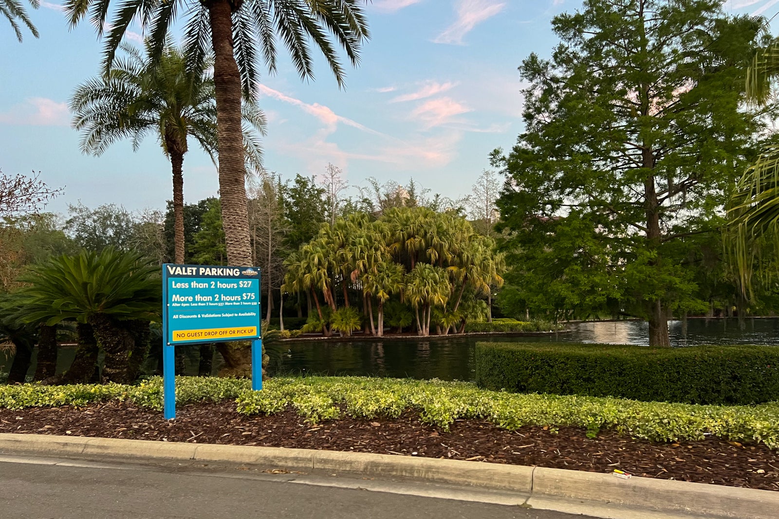 2024 Universal Orlando Parking Costs - On-site Lots, Valet & Drop-off  Parking