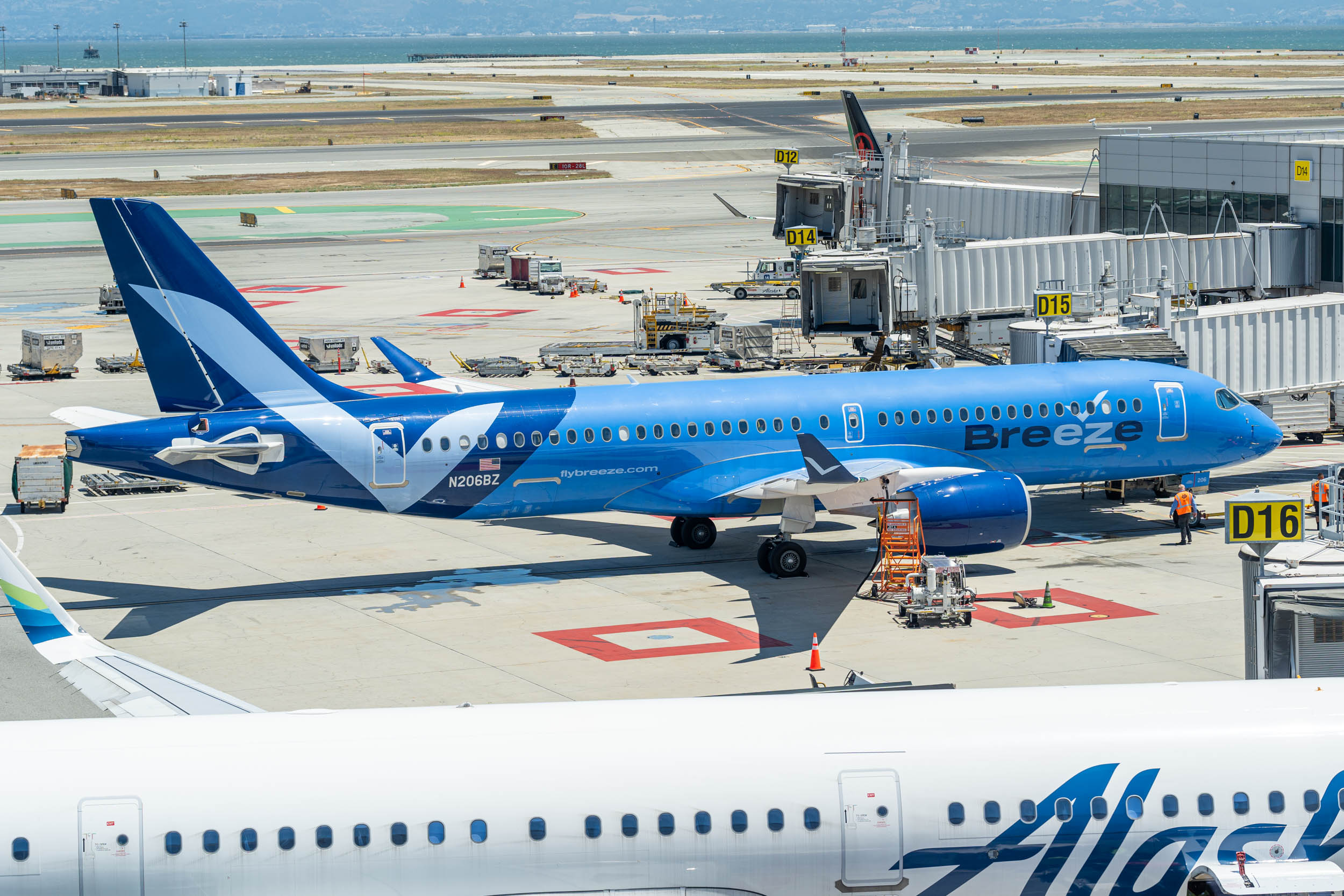 Breeze tamamen Airbus A220'lere geçiş yapacak ve daha fazla uçak satın alacak;  Belediye 50 kişi daha ekledi