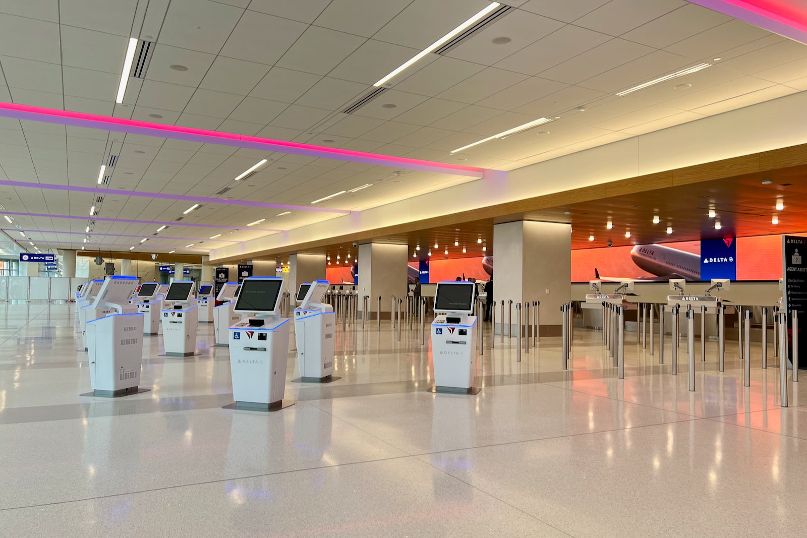 Delta S New LaGuardia Terminal Is A Major Upgrade See For Yourself   Delta New LaGuardia LGA Terminal Zach Griff 35 