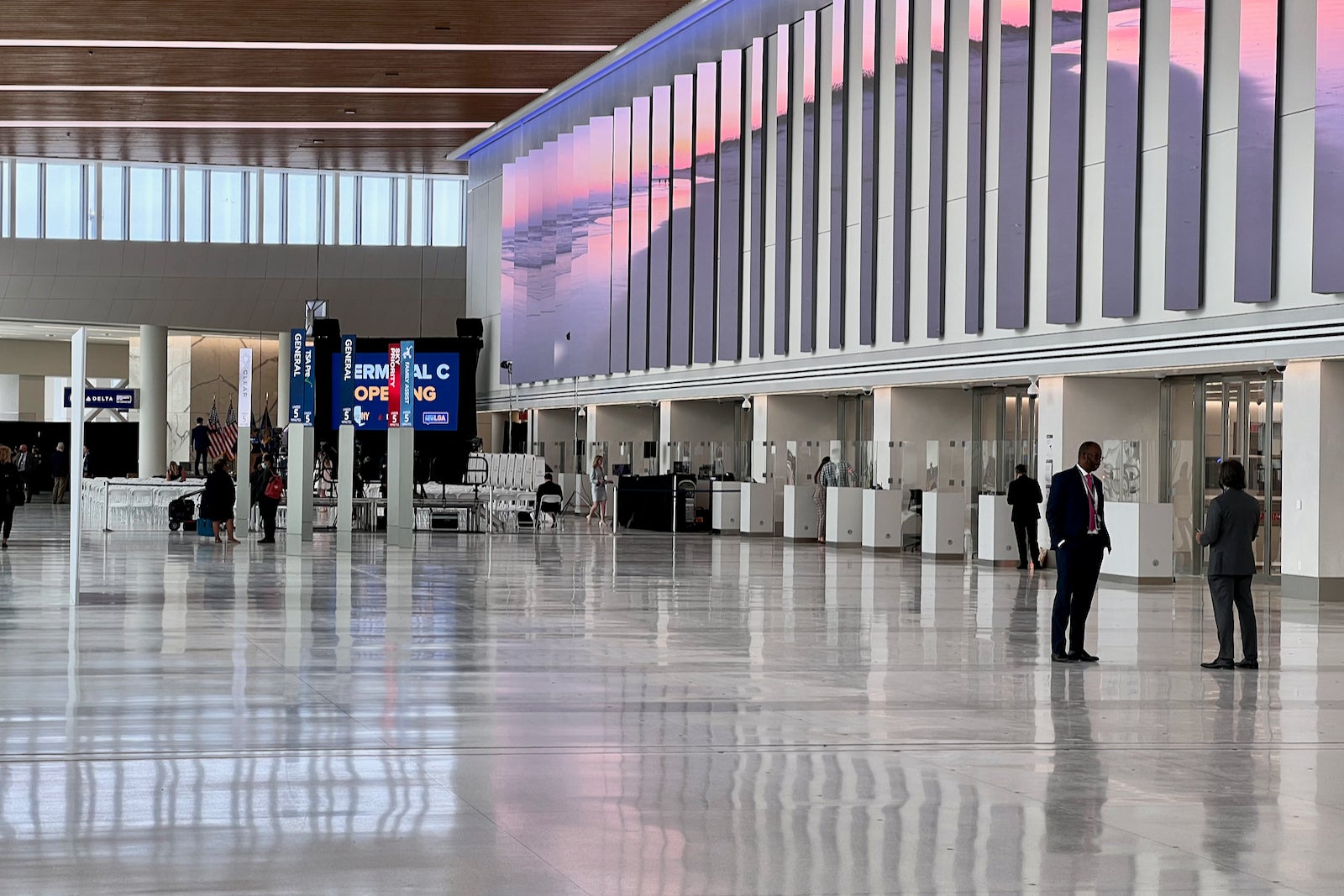 Head-to-head: Which new LaGuardia terminal is better for travelers? - The  Points Guy