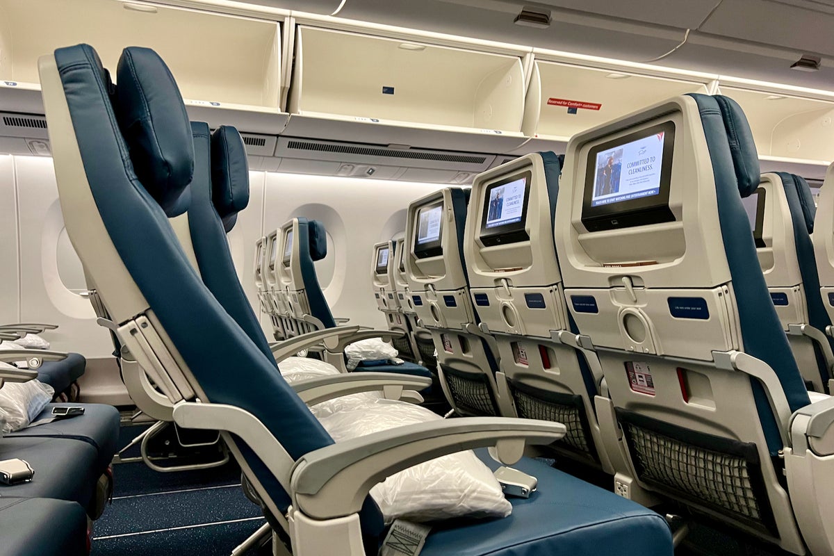 First Look Deltas Comfort And Economy Cabins On The New Airbus A350 The Points Guy 6119