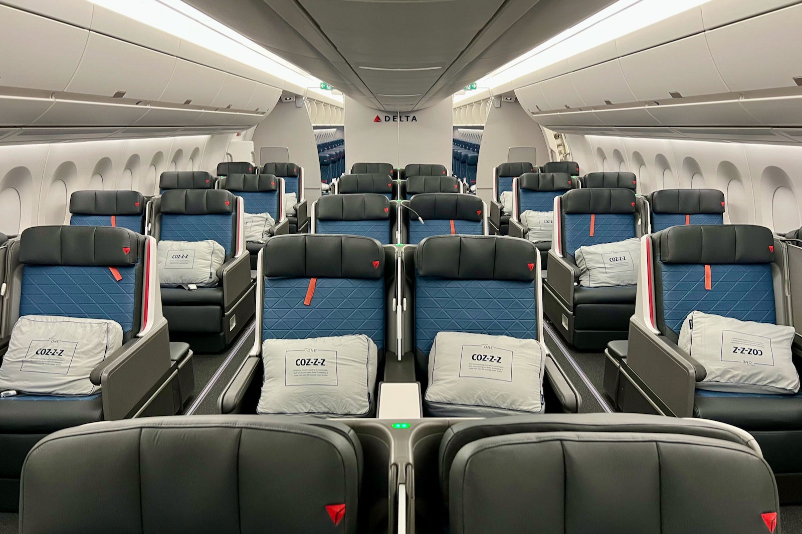 Flying Delta's 1st 'new' Airbus A350, with unique business-class cabins ...