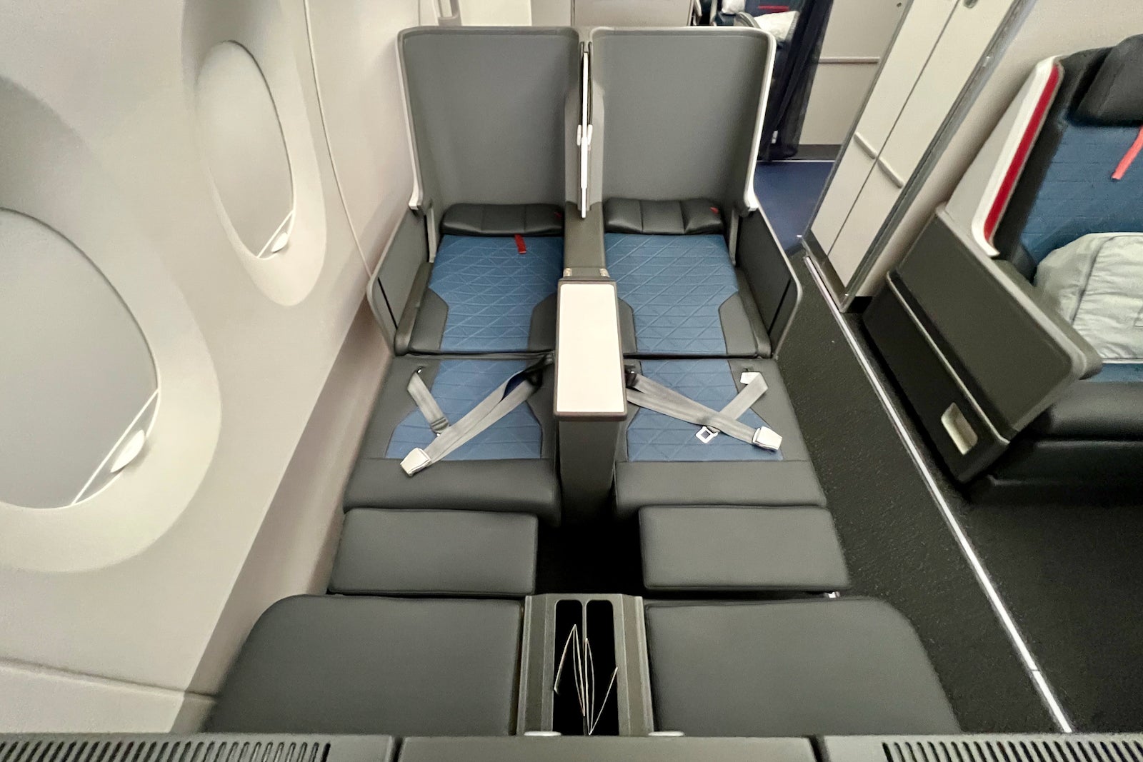 Airline Review: Delta Air Lines, Airbus A350, Delta One (business Class ...