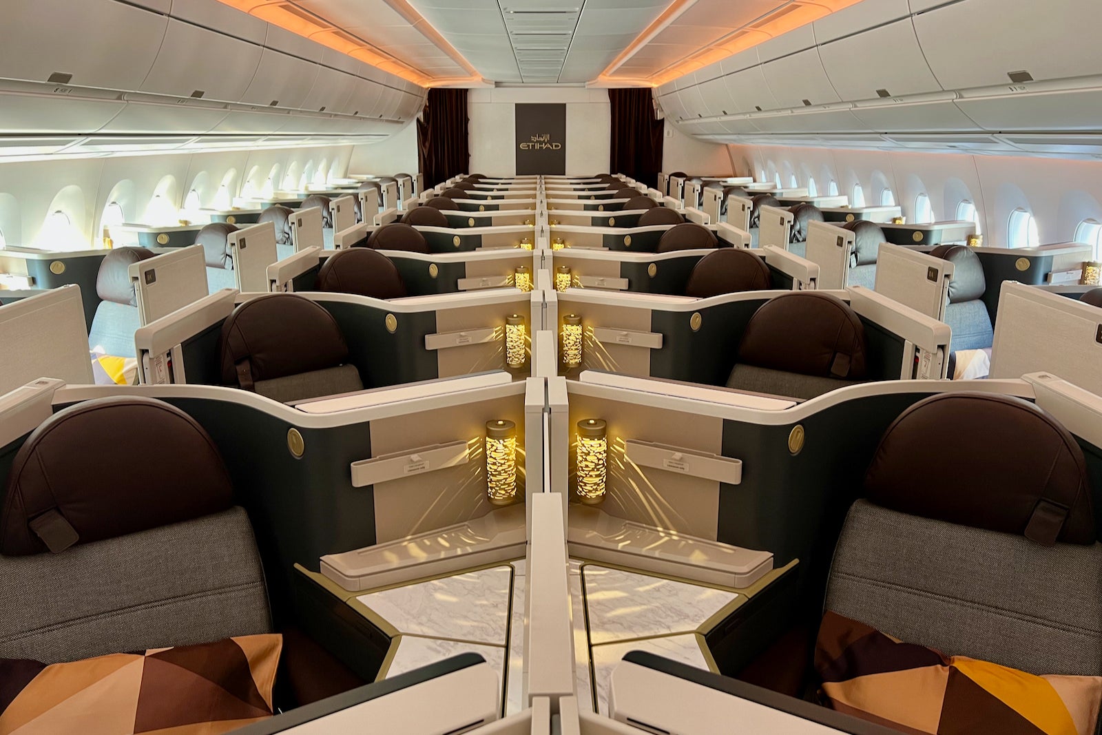 Lufthansa‘s 1st Dreamliner brings more inconsistency to business class