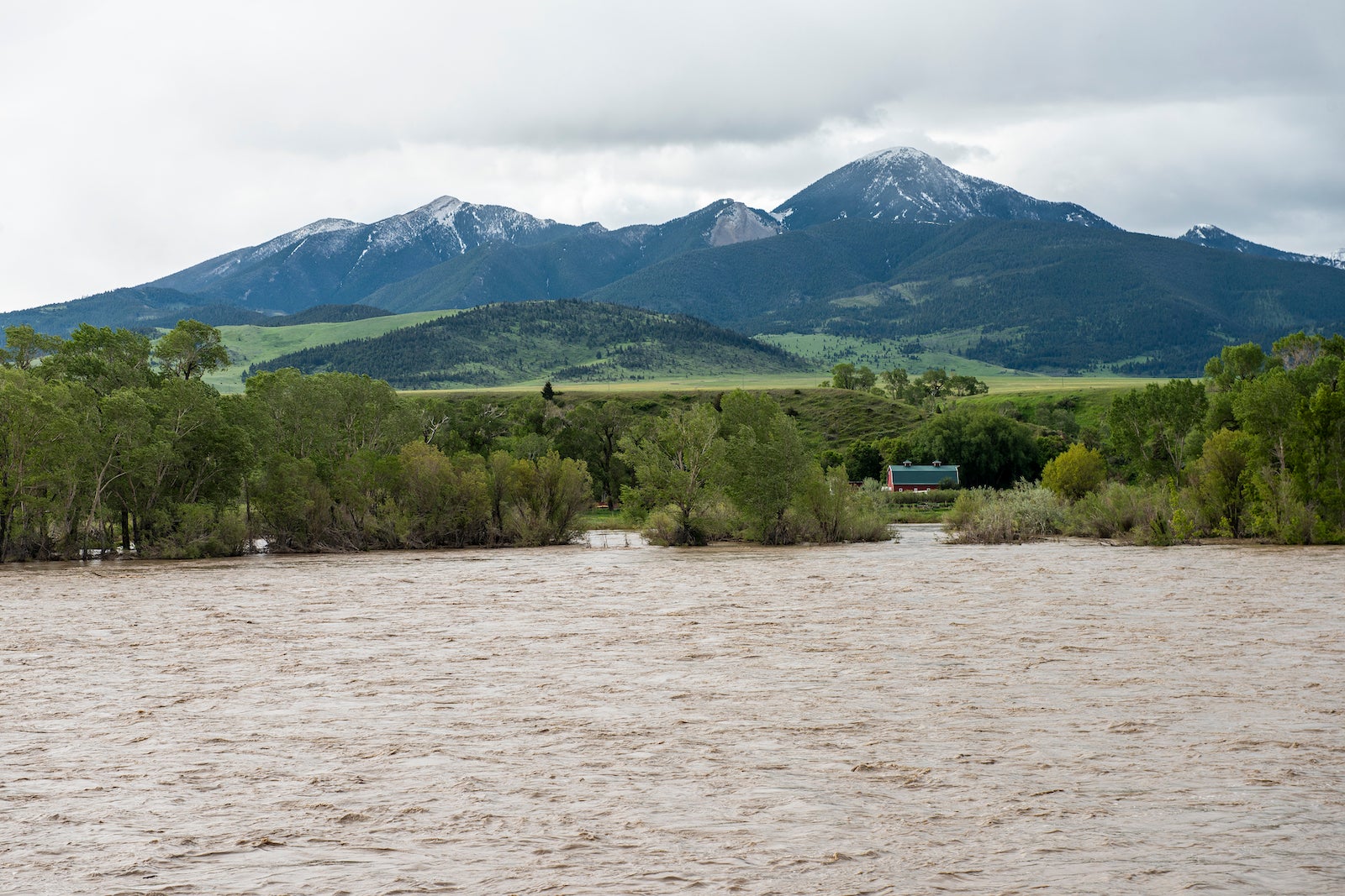 Flooding Temporarily Closes Yellowstone National Park