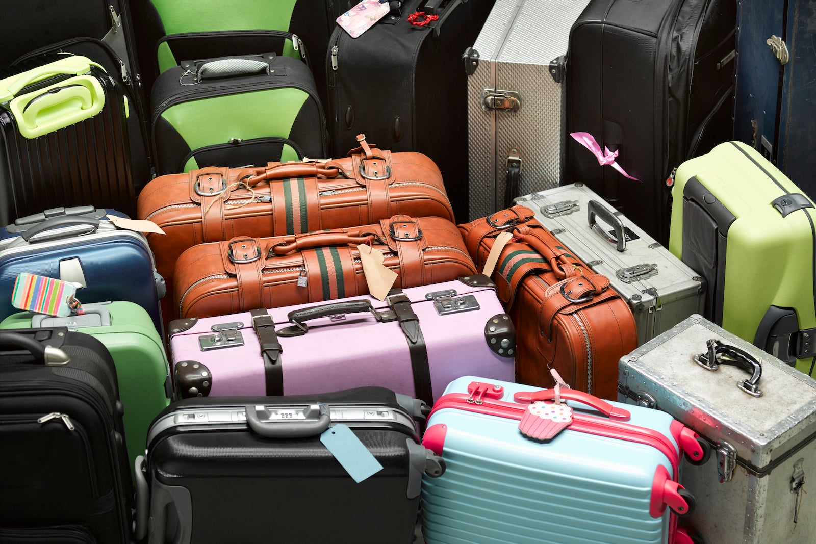 Lost Luggage? Here's What to Do If Your Bag is Missing as Suitcases Pile Up  at Airports – NBC Chicago