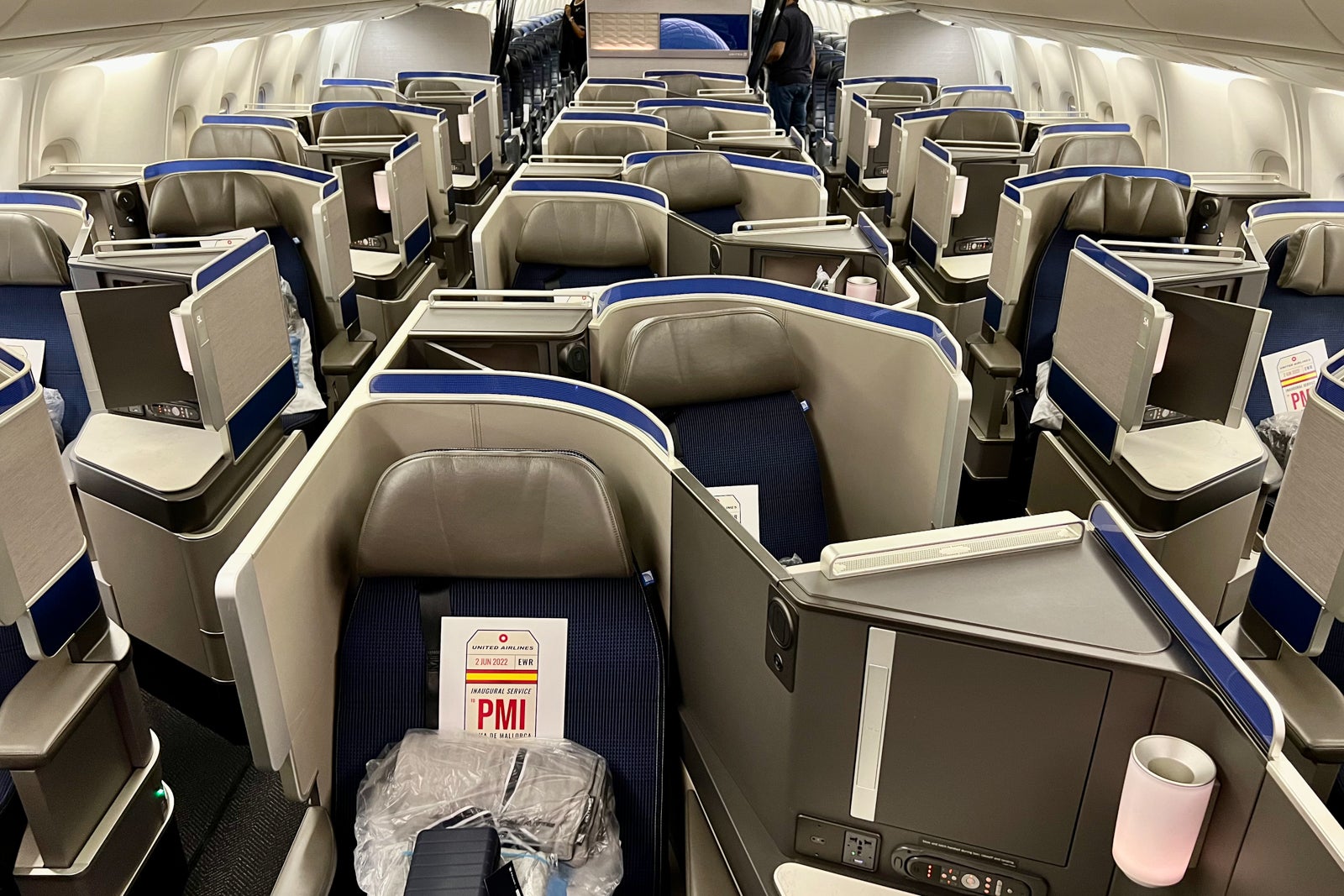 United will outfit entire international fleet with premium economy ...