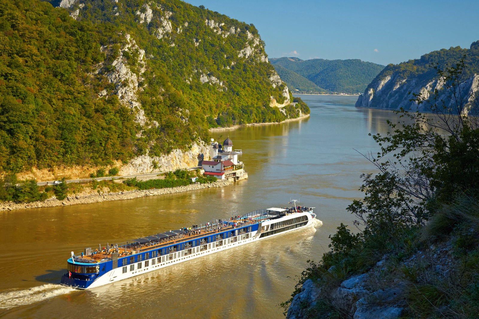 river cruise guide