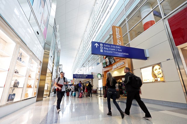 Airports working to cut down on concession wait times - The Points Guy