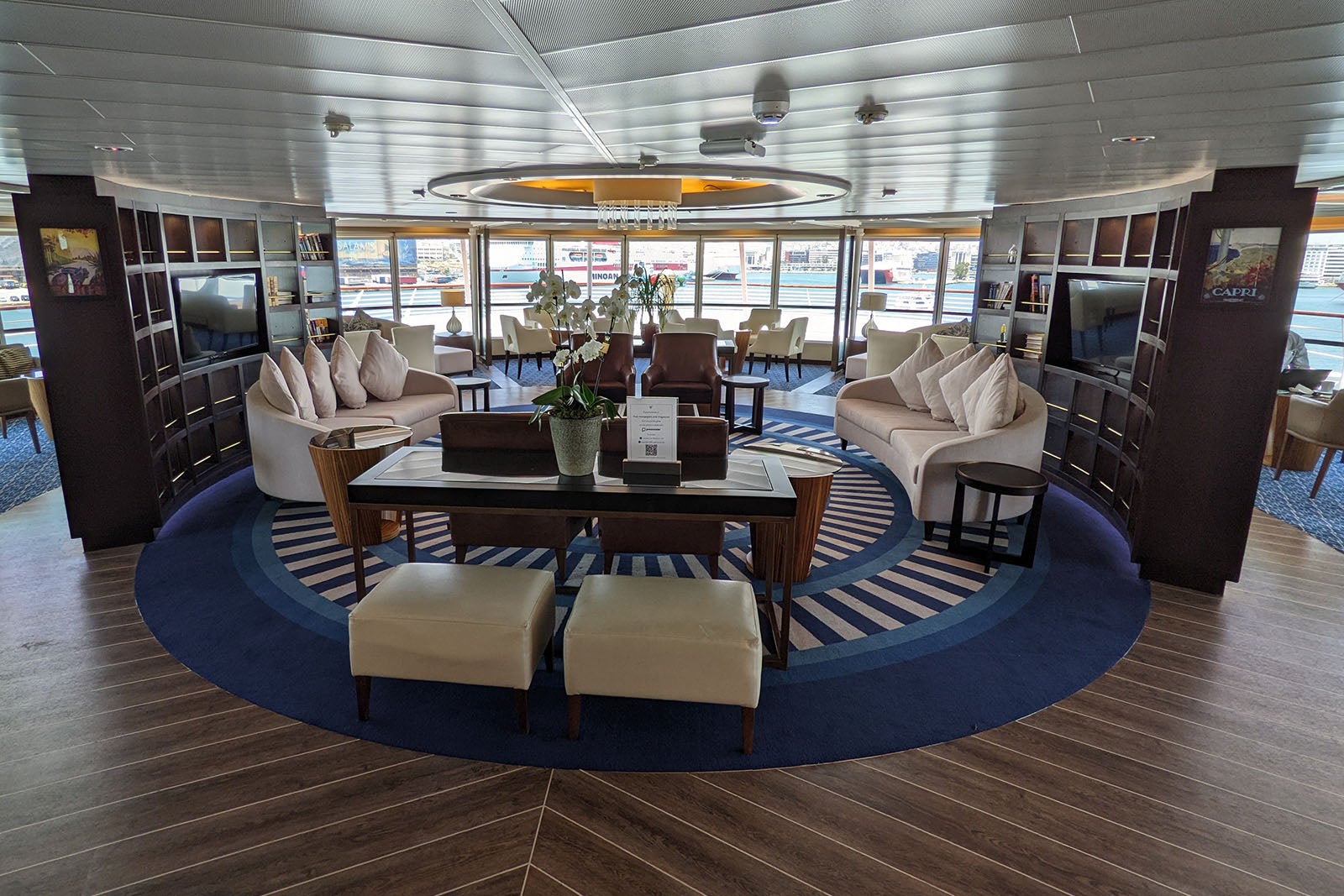 Yacht Club lounge on Star Pride cruise ship
