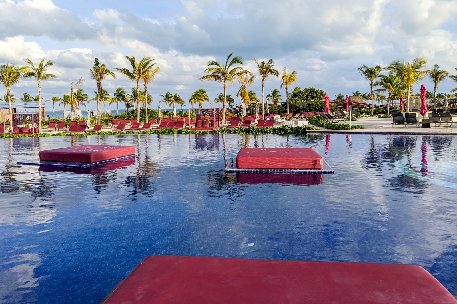 Planet Hollywood Cancun pool