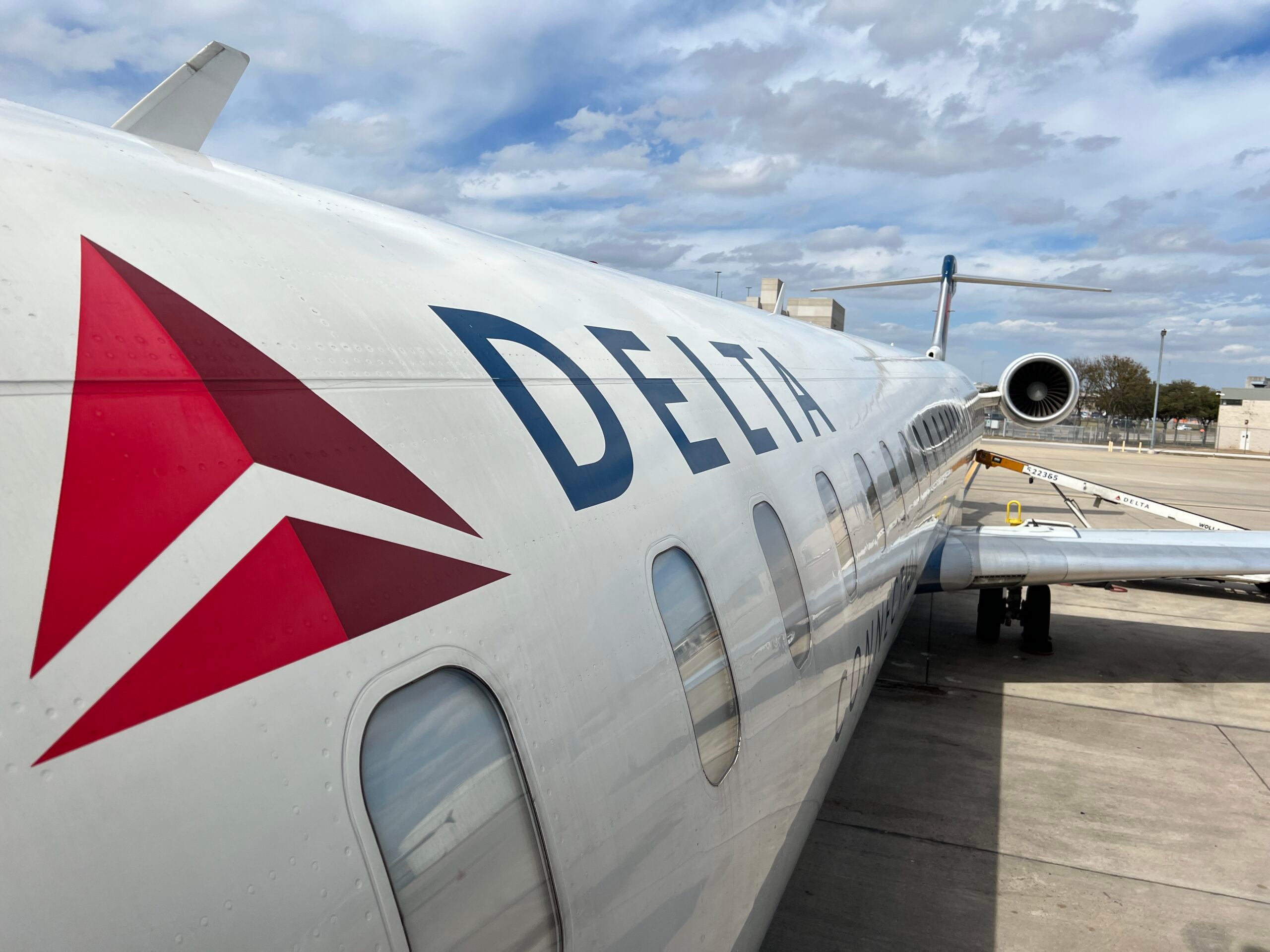 Delta Air Lines commuter jet scaled