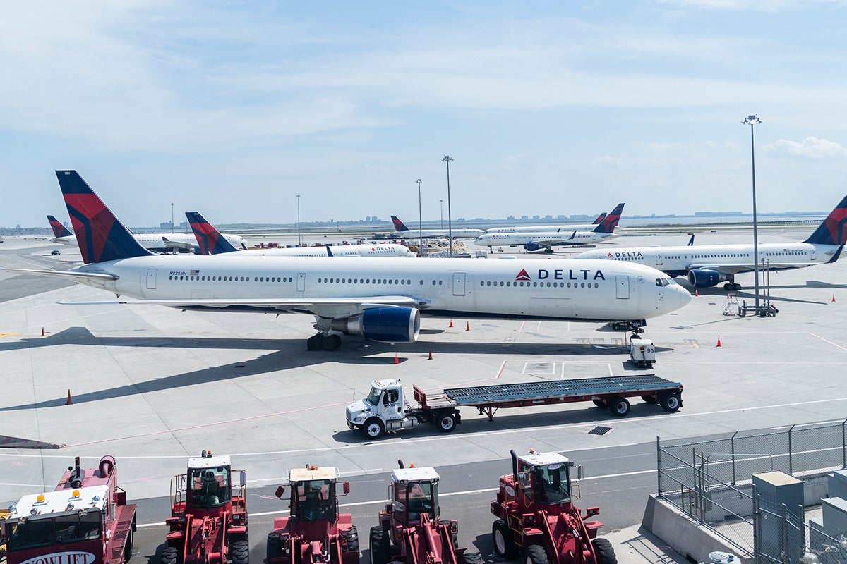 Delta Airlines Planes JFK Airport Pacific Press ?width=1200