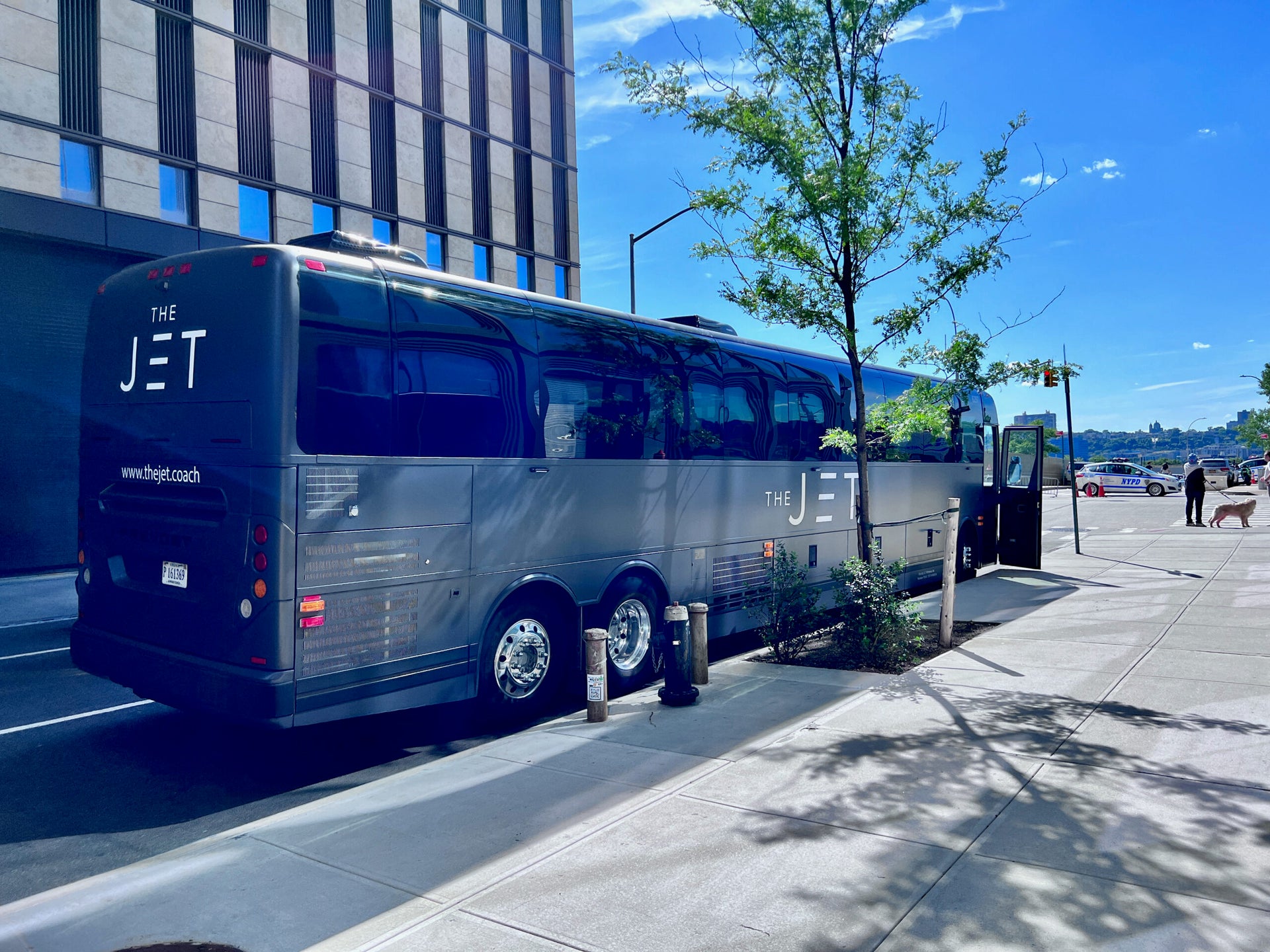 TPG tries the new luxury bus — The Jet — and compares it to the 22
