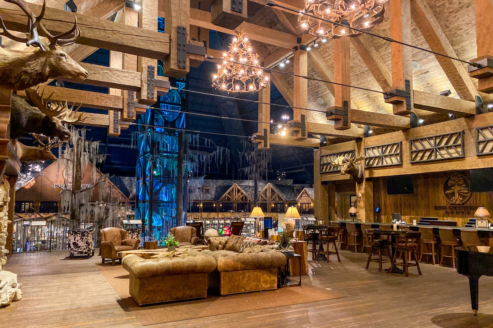 A vegan and a hunter spent 2 nights at the Big Cypress Lodge in Memphis