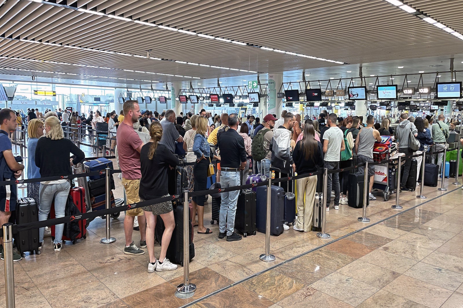 long line at airport in customs