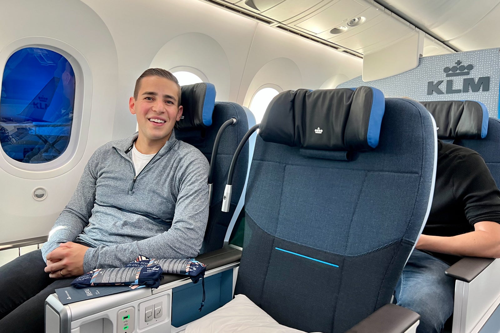 Review: KLM’s new Premium Comfort cabin on the Boeing 787-10 Dreamliner ...