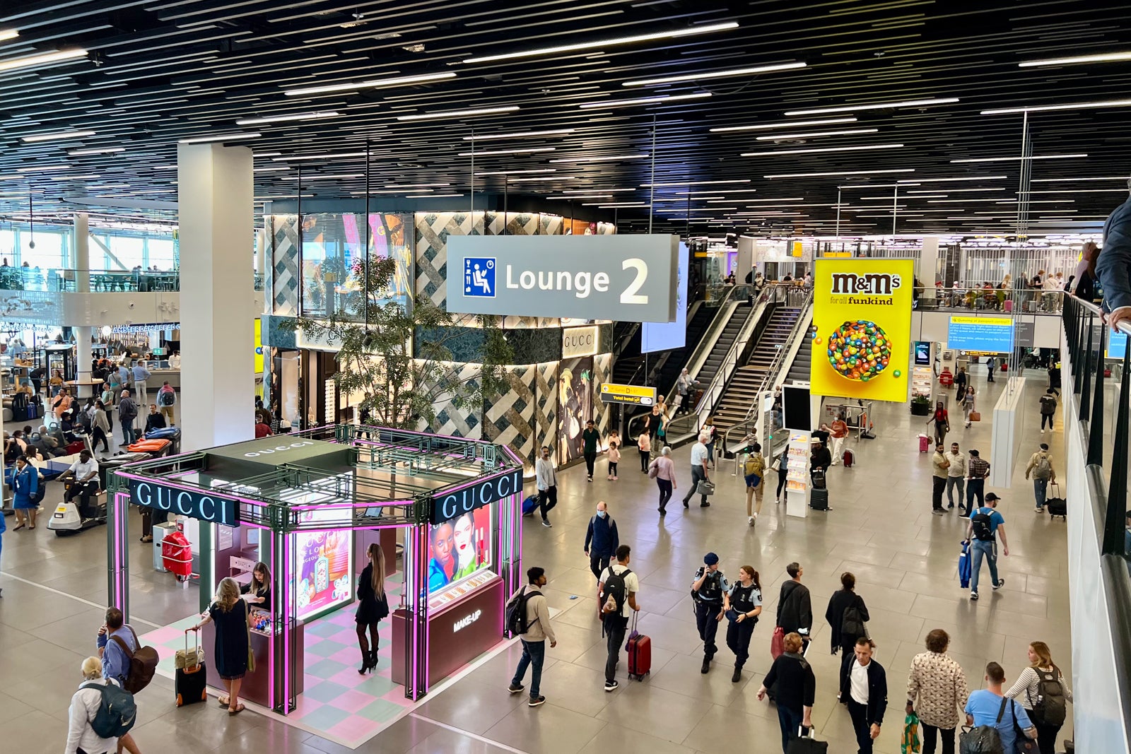 Review KLM’s new Premium Comfort cabin on the Boeing 78710 Dreamliner